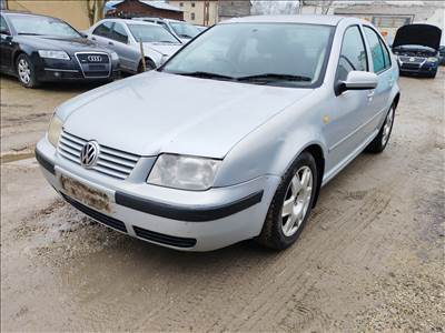 Volkswagen Bora 1.9Tdi(AHF)bontott alkatrészei, LB7Z színben eladók