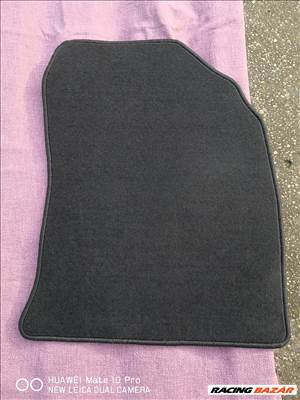 Toyota Prius , gyári jobb első , új szövet szönyeg