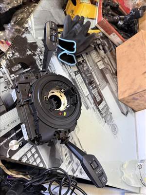 BMW 1-es sorozat E81, E82, E87, E88 Bmw E87 kormánykapcsoló 6989566