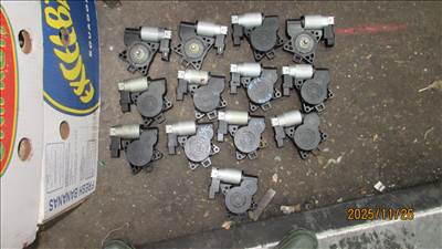 Mazda 3 (BL) Ablakemelő motor bal  gj6a5958x