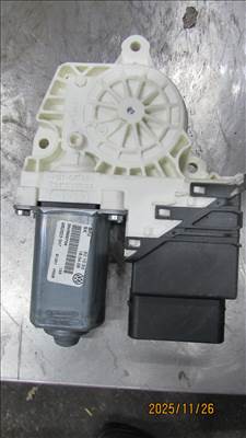 Volkswagen Tiguan I Ablaktörlő motor jobb hátsó  5n0959704