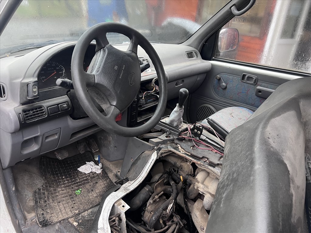 Nissan Vanette IV 2.3D bontott alkatrészei 3. kép