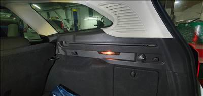 Ford Focus mk3 kombi jobb hátsó csomagtér burkolat