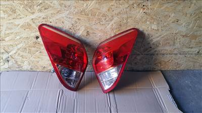 2006 Toyota Rav 4 jobb és bal oldali hátsó lámpa 