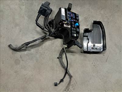 Mazda 3 (BM) Biztosíték doboz 