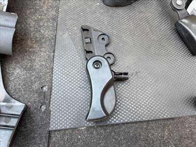 BMW 3 GT Motorháztető Nyitó Kar / Gomb 7221913