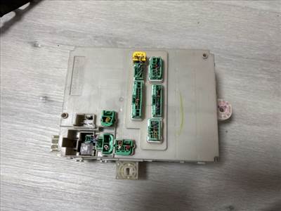 Honda Jazz III (GE) HONDA JAZZ III (GE) Biztosítéktábla Utastér tf0e010