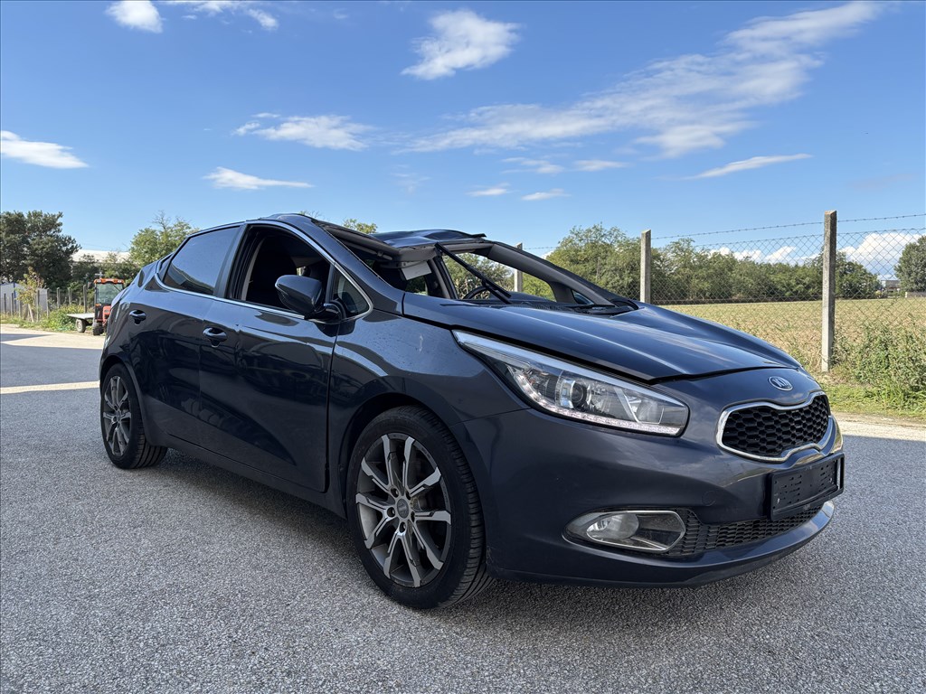 Kia Cee'd (JD) bontott alkatrészei 3. kép