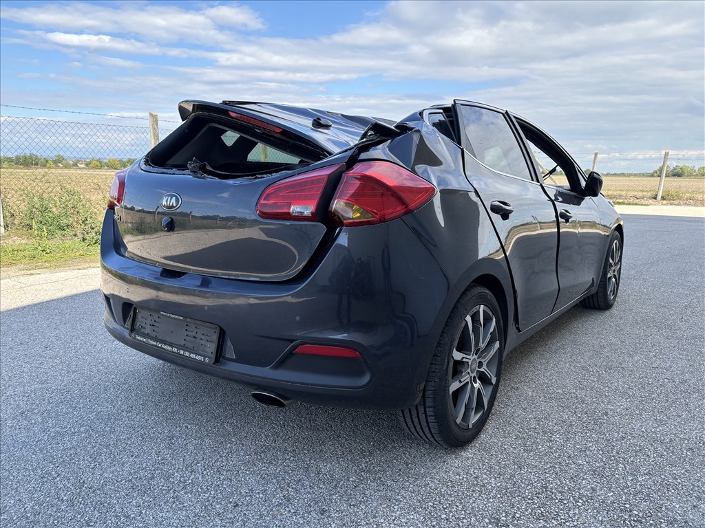 Kia Cee'd (JD) bontott alkatrészei 5. kép