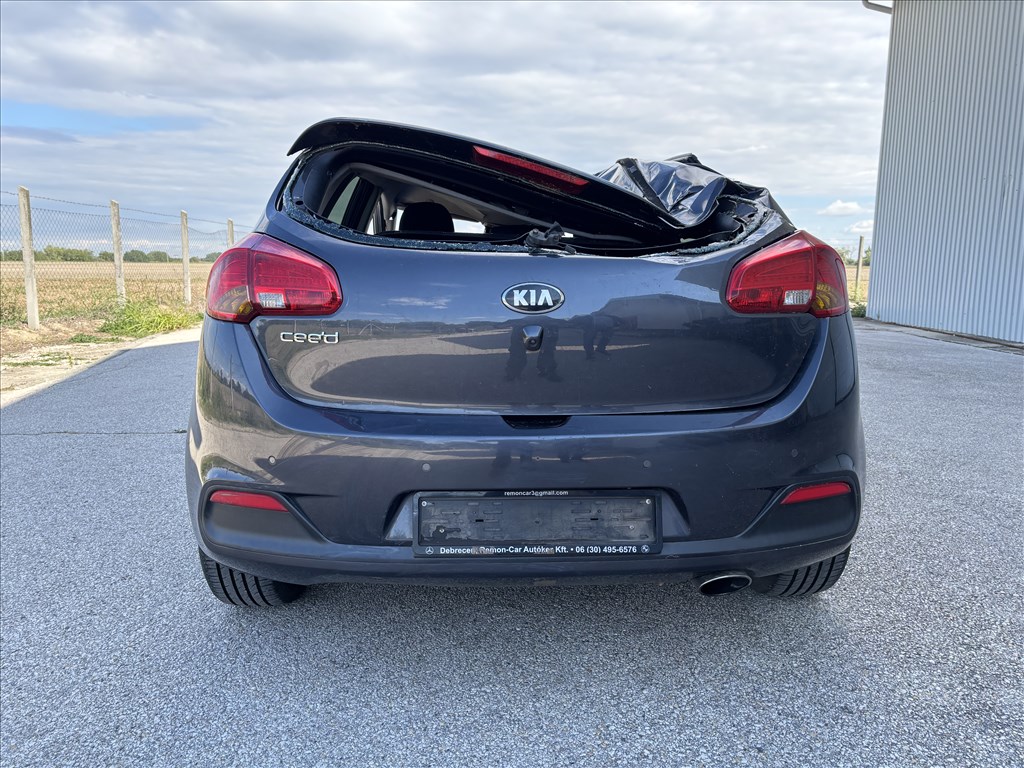 Kia Cee'd (JD) bontott alkatrészei 7. kép