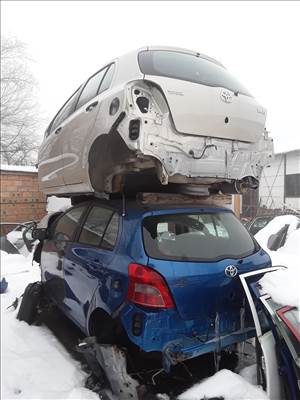 Toyota Yaris (XP90) 1.3 VVT-i Bal első sárvédő 