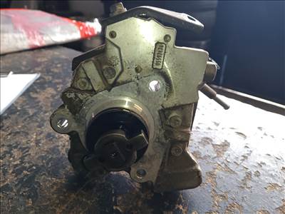 Toyota Corolla E12J Kombi nagynyomású szivattyú  bosch2210033040