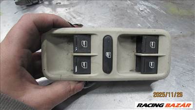 Skoda Roomster bal első ablakemelő kapcsoló (5J0959858A)