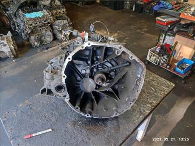 Nissan X-Trail II, Nissan Qashqai (J10, JJ10)  manuális sebességváltó (motorkód: M9R) 32010JG70E