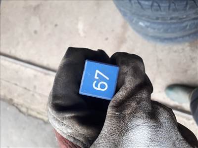 Volkswagen Golf II 67 számú üzemanyagszivattyú relé 857 951 253 857951253 899663