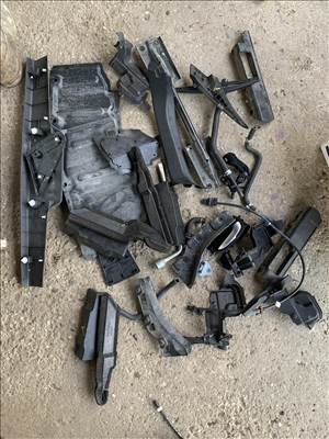 Toyota Auris (E180) Kültéri műanyagok