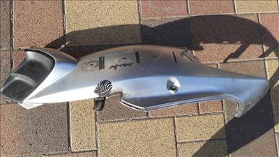 Piaggio NRG MC 2 3 bal ülés alatti idom