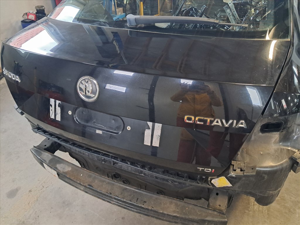 Skoda Octavia III hatchback csomagtérajtó  2. kép