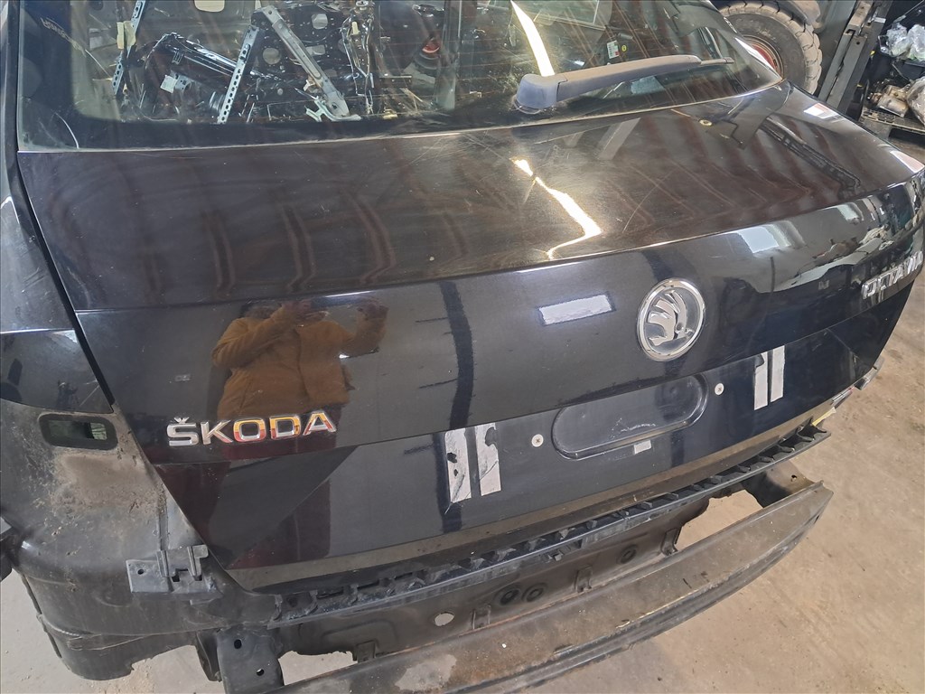 Skoda Octavia III hatchback csomagtérajtó  3. kép