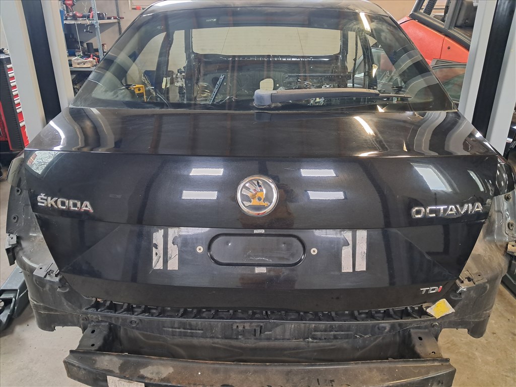 Skoda Octavia III hatchback csomagtérajtó  4. kép