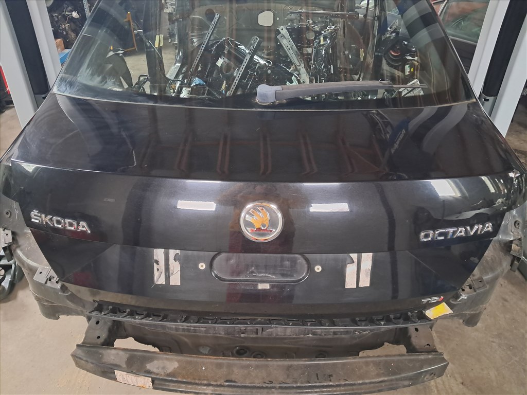 Skoda Octavia III hatchback csomagtérajtó  6. kép