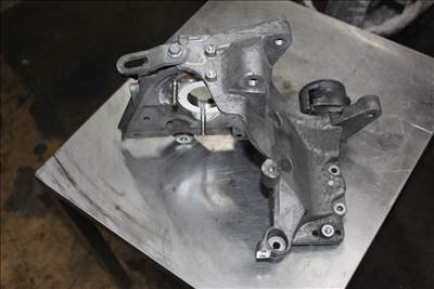 Fiat Grande Punto 1.9 Multijet 8V nagynyomású szivattyú tartó bak (55195377)