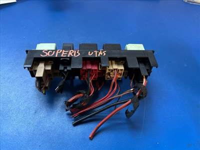 Skoda Superb II SKODA SUPERB II Kombi (3T5) Biztosítéktábla Utastér