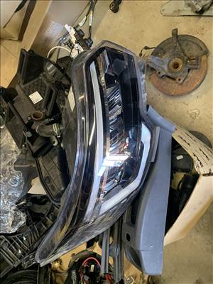 Renault Trafic III Jobb első fényszóró lámpa 260102899r