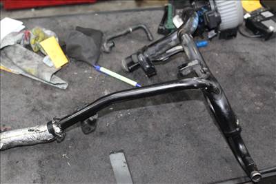 Kia Cee'd (ED) 2.0 CRDi Vízcső (motor oldalán)