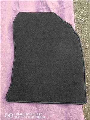 Toyota Prius , gyári jobb első , új szövet szönyeg