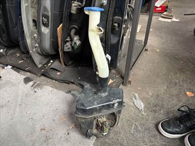 Kia Sportage (JE) KIA SPORTAGE (JE_) Ablakmosó Tartály 986101f001