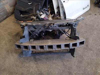 Skoda Rapid 2012- homlokfal 5ja805588