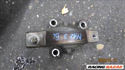 Mazda 3 (BL) féltengely tartóbak (916-10070-A)