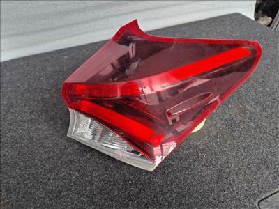 TOYOTA AURIS II FACELIFT jobb hátsó lámpa 