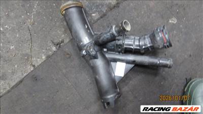 Volkswagen Caddy III 2.0 TDI termosztátház 04L121026F
