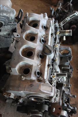 Toyota Corolla Verso 2.2D 2AD-FTV fűzött blokk hengerfejjel 