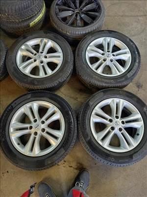 Nissan Quashai 5x114.3-as 17" újszerű (gyári felni) alufelni 215/60 haszn Michelin nyári gumi sxx4