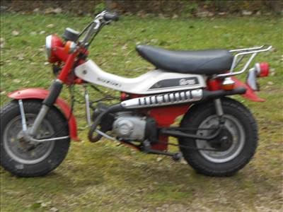SUZUKI RV 50,GŐRŐG IMPORTBÓL SZÁRMAZÓ OLDTIMER KISMOTOR GYŰJTŐKNEK