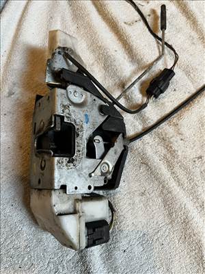 Volkswagen Fox bal első ajtózár