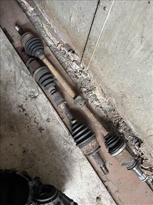 Mitsubishi Colt 2004 1.3 benzin féltengely 