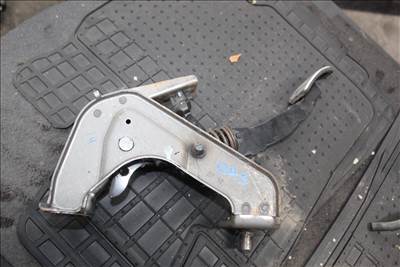 Nissan Qashqai (J10) kuplungpedál (e001u50x11)