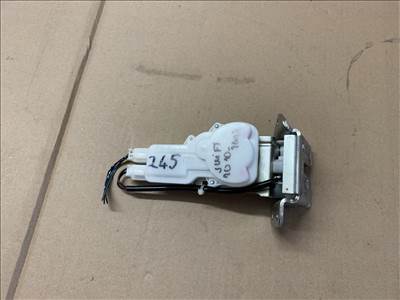 Suzuki Swift csomagtérajtó zár b6765