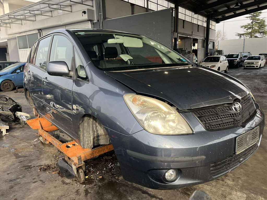 Toyota Corolla (E120/E130) lökhárító sárvédő lámpa homlokfal motorháztető csomagtér ajtó borítás  3. kép