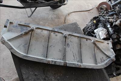 Nissan Qashqai (J10) 1.5D burkolat motor alatt (75892br00a)