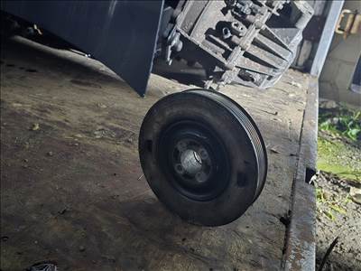 Opel Zafira B 1.9 CDTI főtengely bordás szíjtárcsa 