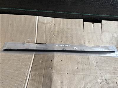 Toyota Yaris Cross (XP210) Jobb első vízlehúzó díszléc 68160-k2010