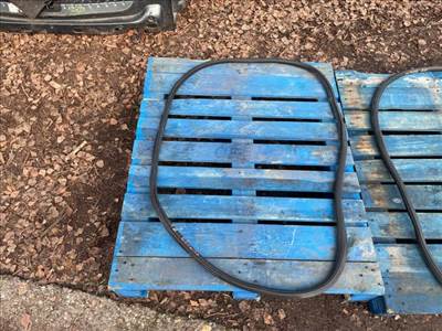 Skoda Superb II SKODA SUPERB II Kombi (3T5) Bal első Gumikéder 3t0867365