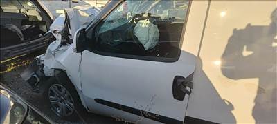 Fiat Doblo III bal első ajtó 