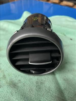 Seat León II jobb oldali szellőző 5p0819203a