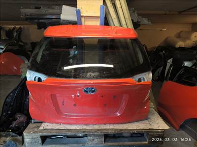 TOYOTA C-HR Csomagtérajtó (Részeivel)